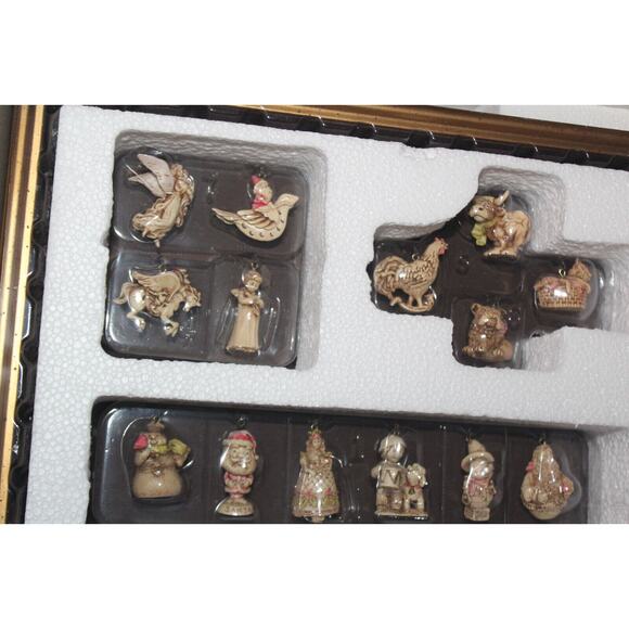 Hallmark Keepsake Ornament Club Gallery Collection Holiday Display Exclusive 30 - Picture 4 of 13